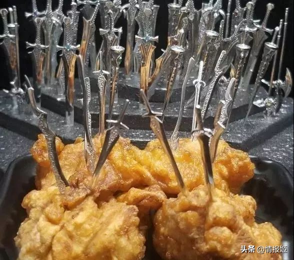 日本人的“中二文化”，是怎么正儿八经让现实画风沙雕起来的...