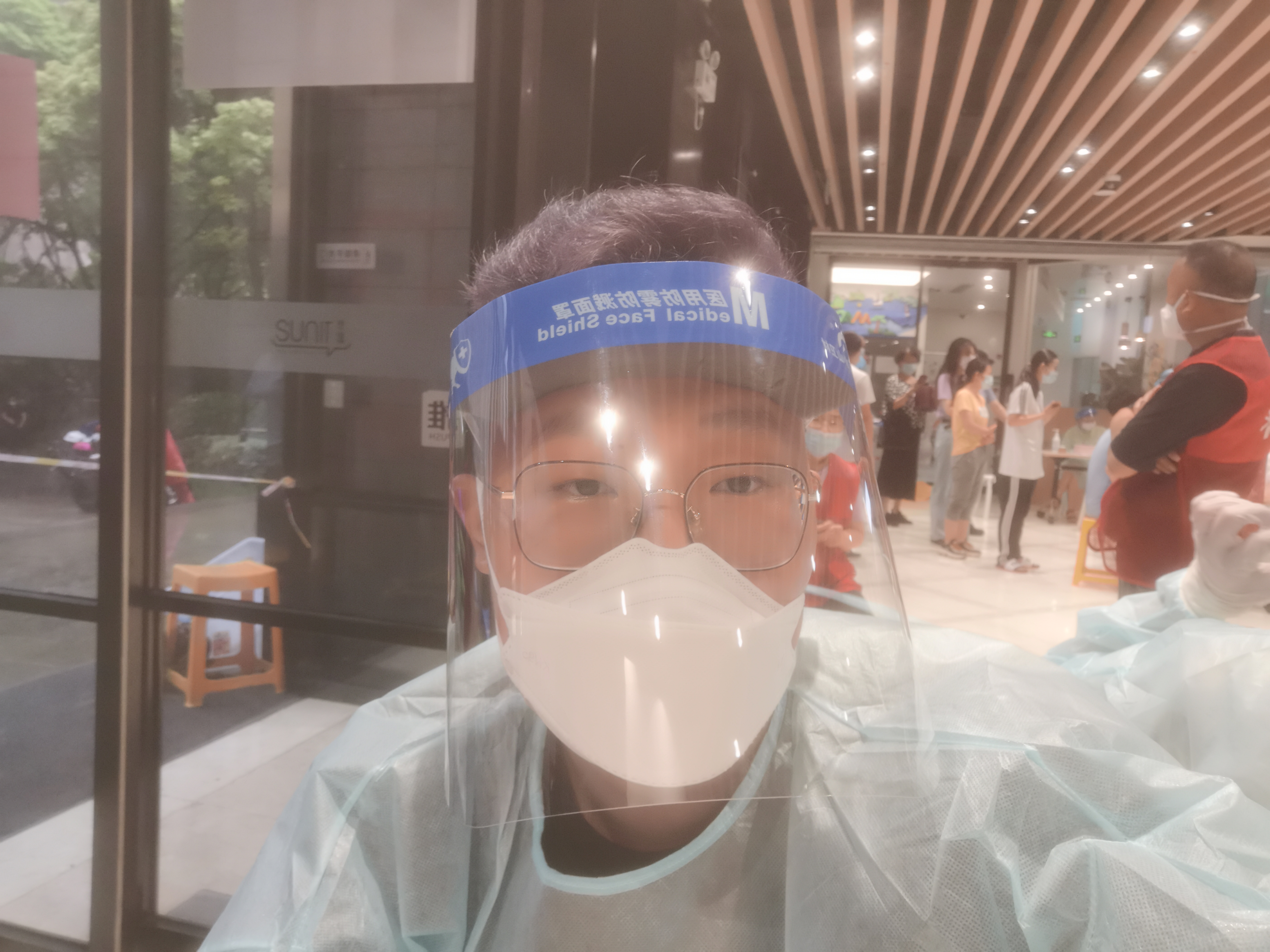 区街新闻|70多幅照片记录世茂滨江社区辖内志愿者,南京感谢你们