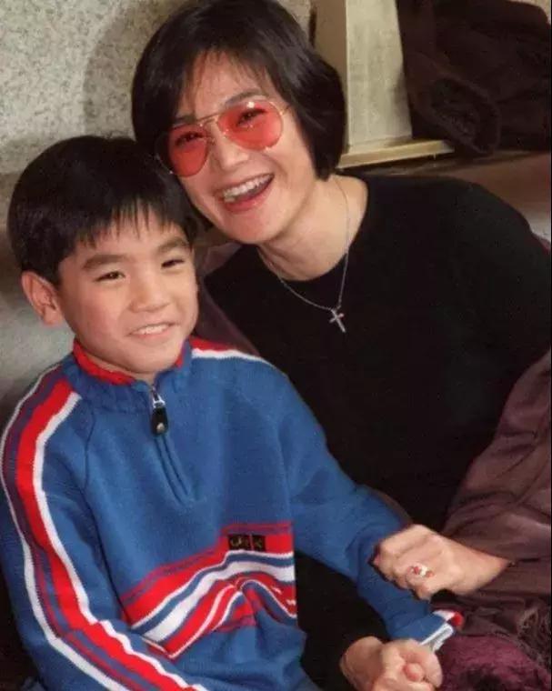 杨幂谈自己的感受还有家庭教育观,杨幂谈亲子教育说要给孩子自由