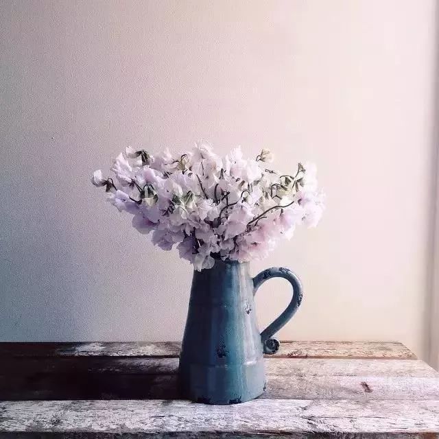 买回来的一束花如何插花,下班路上买一束花然后试着插花