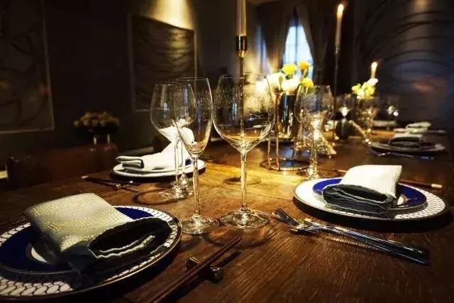 在上海最高的餐厅吃饭需要多少钱,上海最贵的餐厅吃一顿花多少