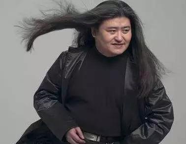 自己在家剪头发不用去理发店了,不能出去理发在家理发怎么理