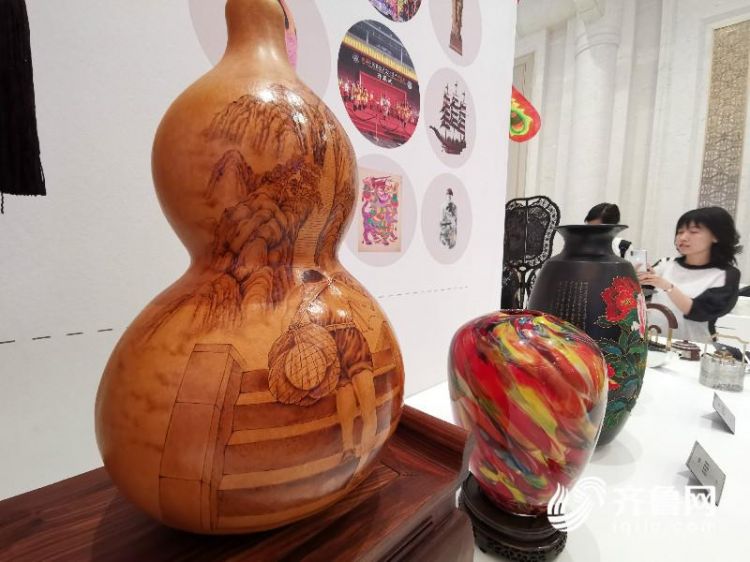 山东省级非遗葫芦烙画传承人,鲁艺葫芦烙画