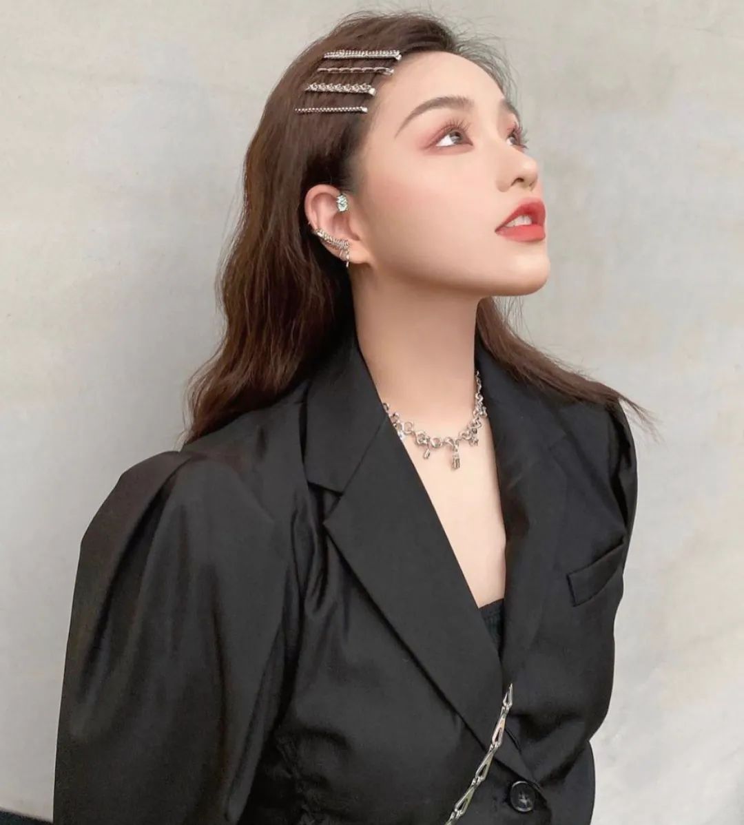 韩国女孩很会化妆,韩国东大门头饰