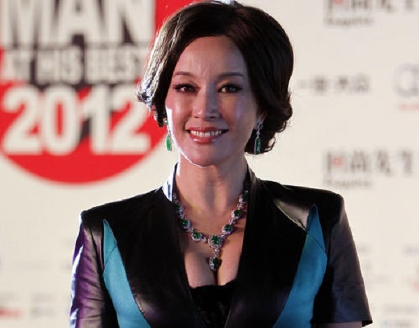 年过70岁的“不老女神”刘晓庆,刘晓庆入三年春晚美照