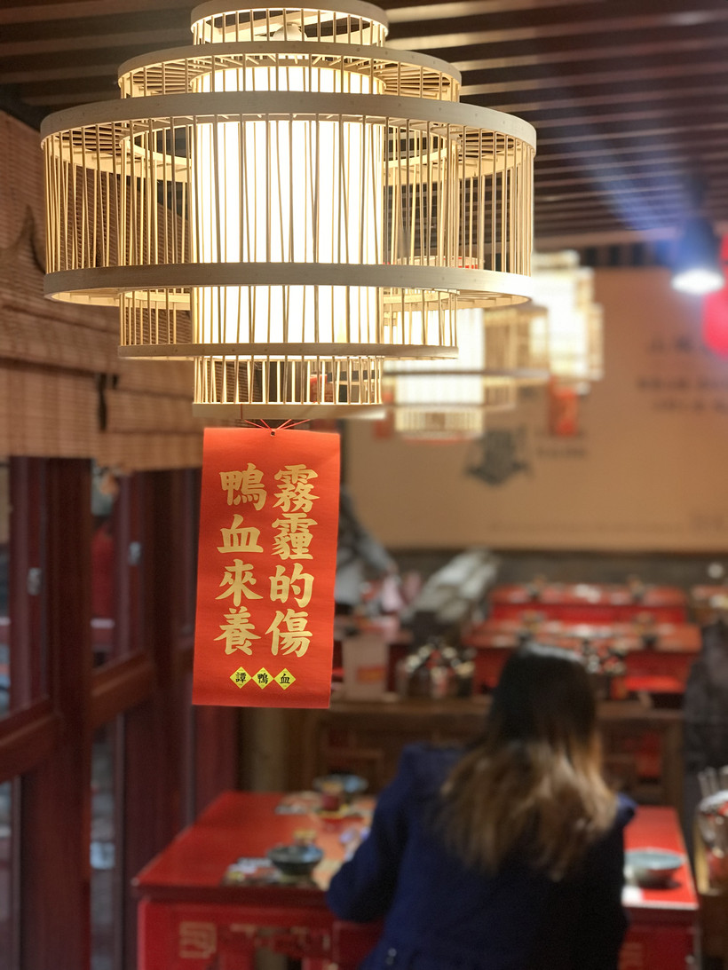 谢霆锋成都打卡百年老店,谢霆锋打卡上海网红店