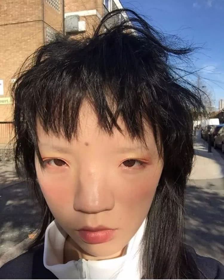 如果你曾被调侃长得像外星人，恭喜你，进军时尚圈的机会来了！