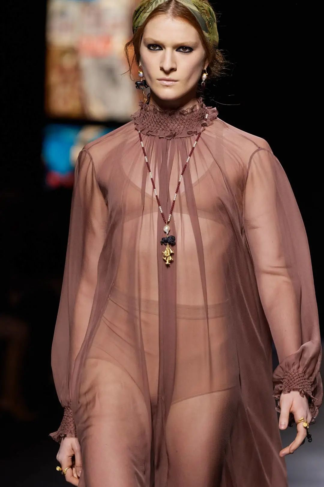 为什么穿衬衣的女人更有魅力,为啥穿裙子的女人更有吸引力