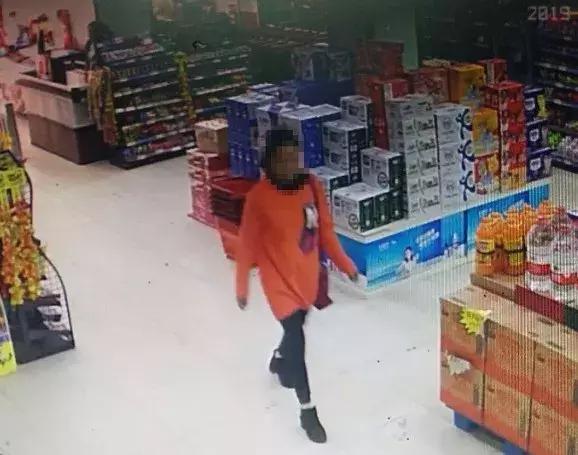 【警事】女子“留宿”超市盗走40余件银饰，大冶警方3小时破案追回