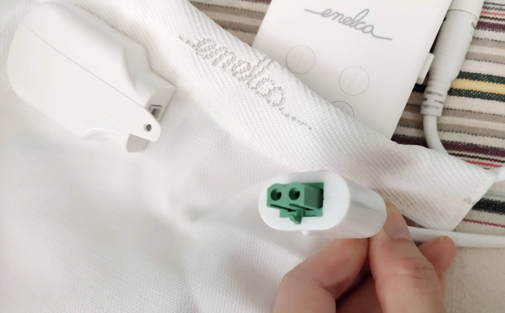 电热毯如何放在洗衣机里洗,可以拿到洗衣机洗的电热毯