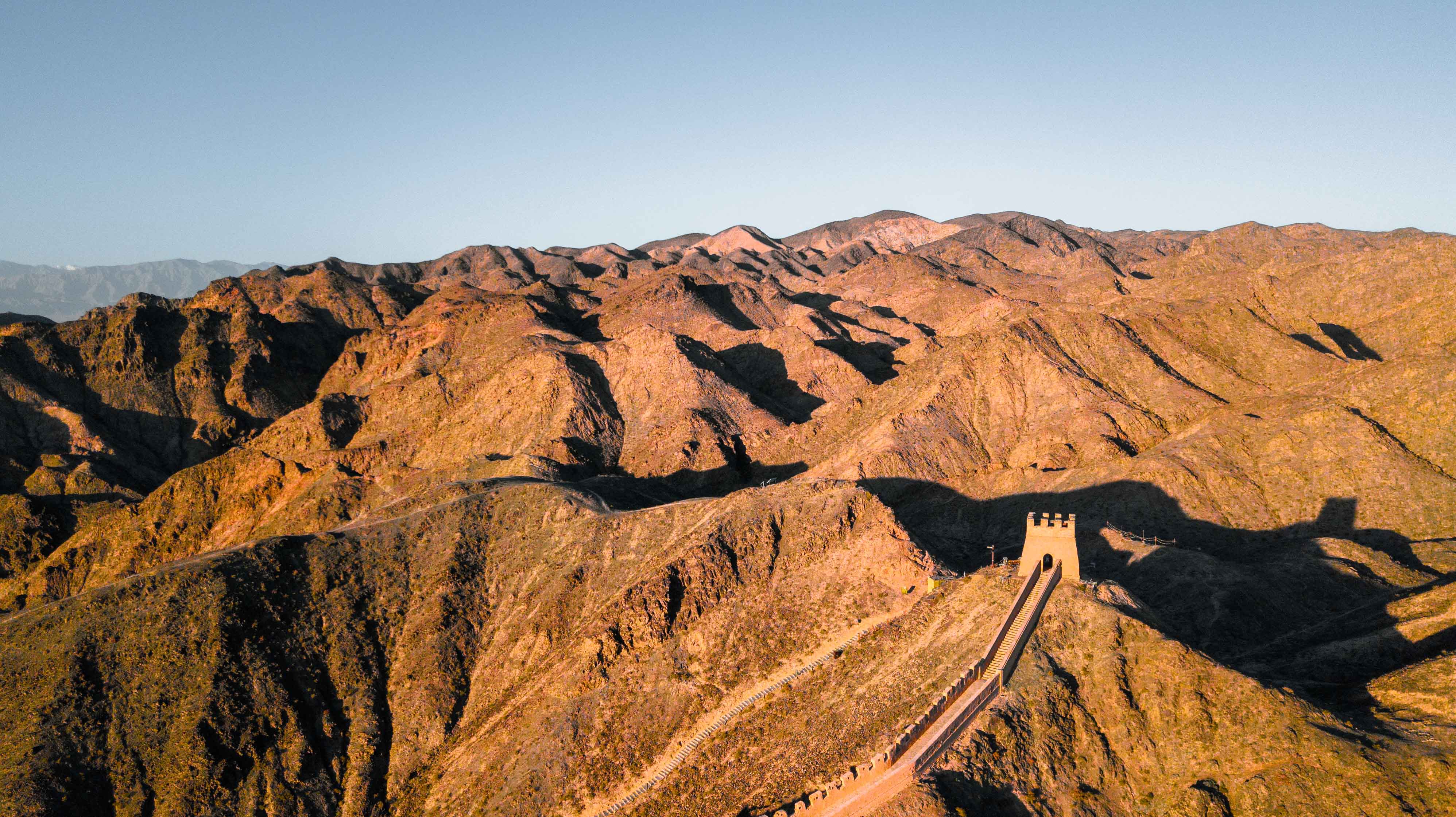 中国最难爬的悬崖,攀登最难爬的长城图