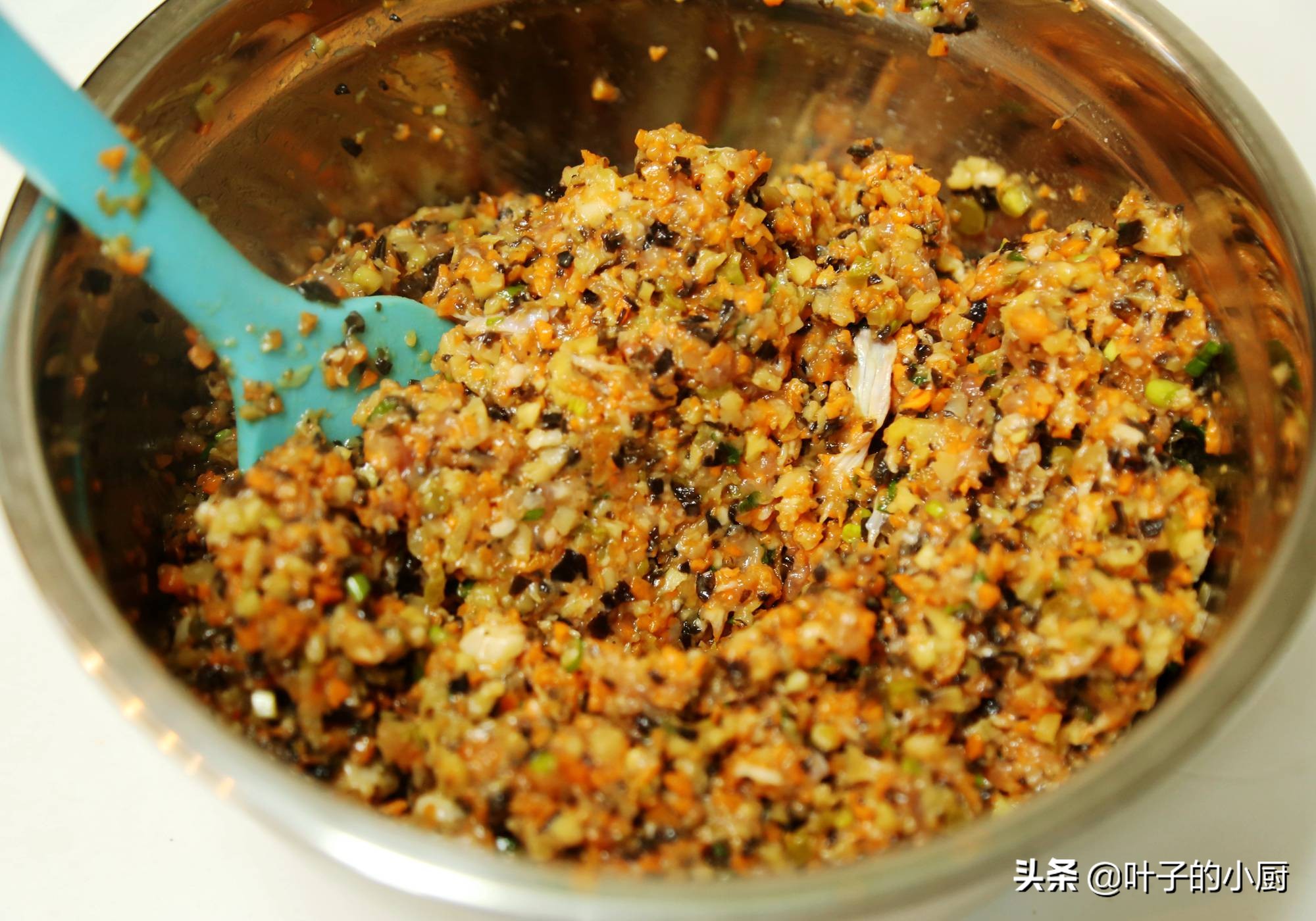 做馅饼咋做好吃,早餐薄薄的馅饼怎么做的