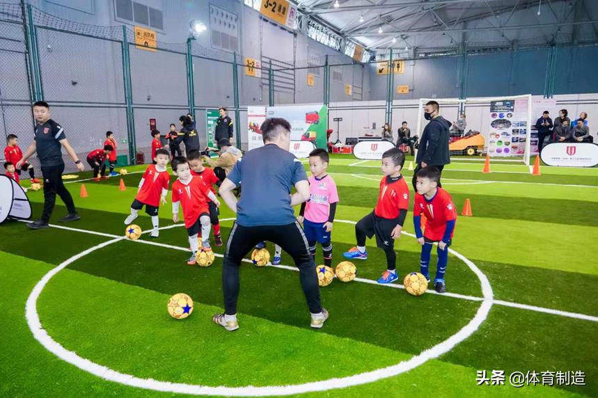 巧妙利用空间建篮球场,利用零碎空地建设小型足球场