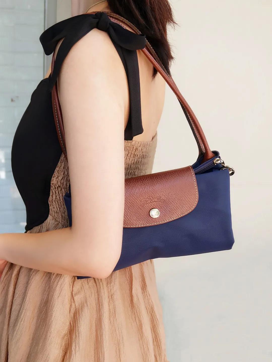 买了一大堆便宜包包,买了一个包回来发现包里有钱