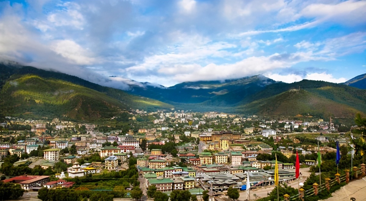 唯一不与中国建交的邻国,*旗国**上印着四爪金龙,原本是我国领土