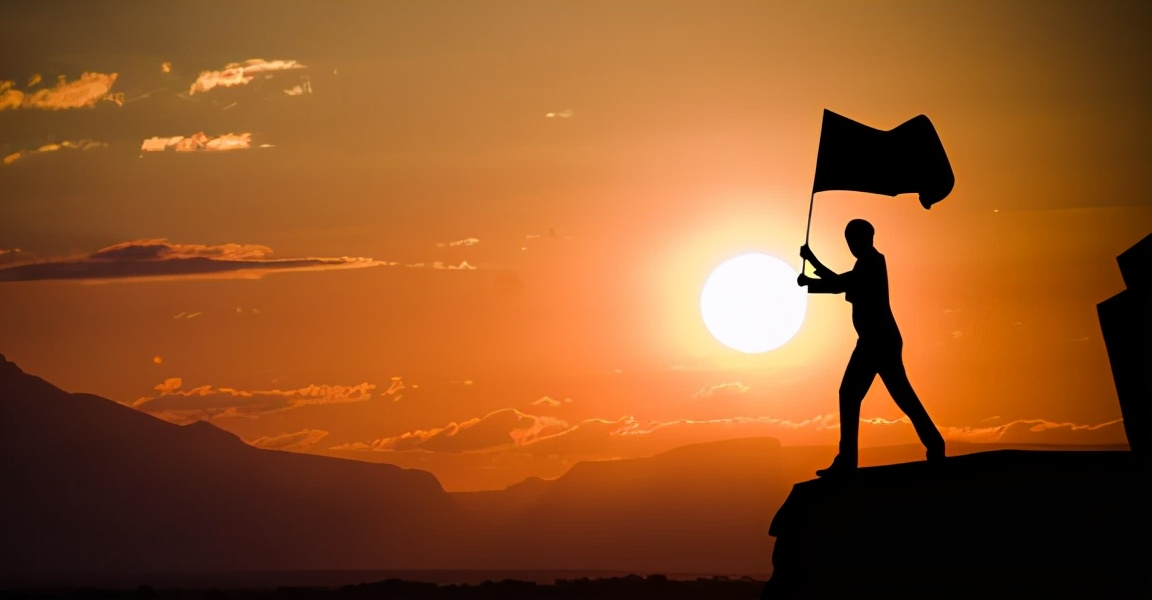 从跌跌撞撞到一路逆袭,从颠沛流离到一队之长