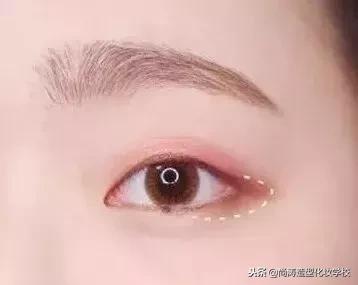单眼皮肿眼泡日常化妆假睫毛推荐,单眼皮肿眼泡的女生怎么化妆好看