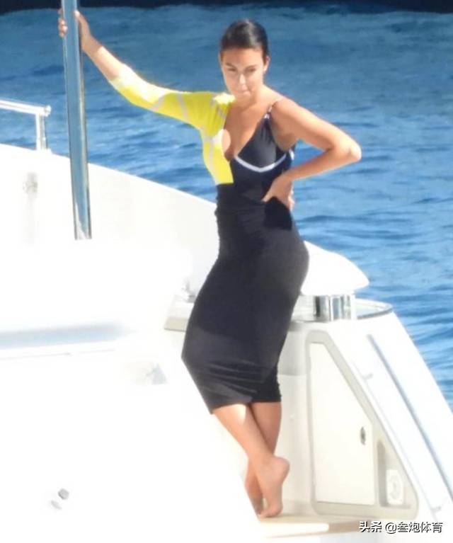 c罗被晒伤的照片,c罗晒与乔治娜游艇