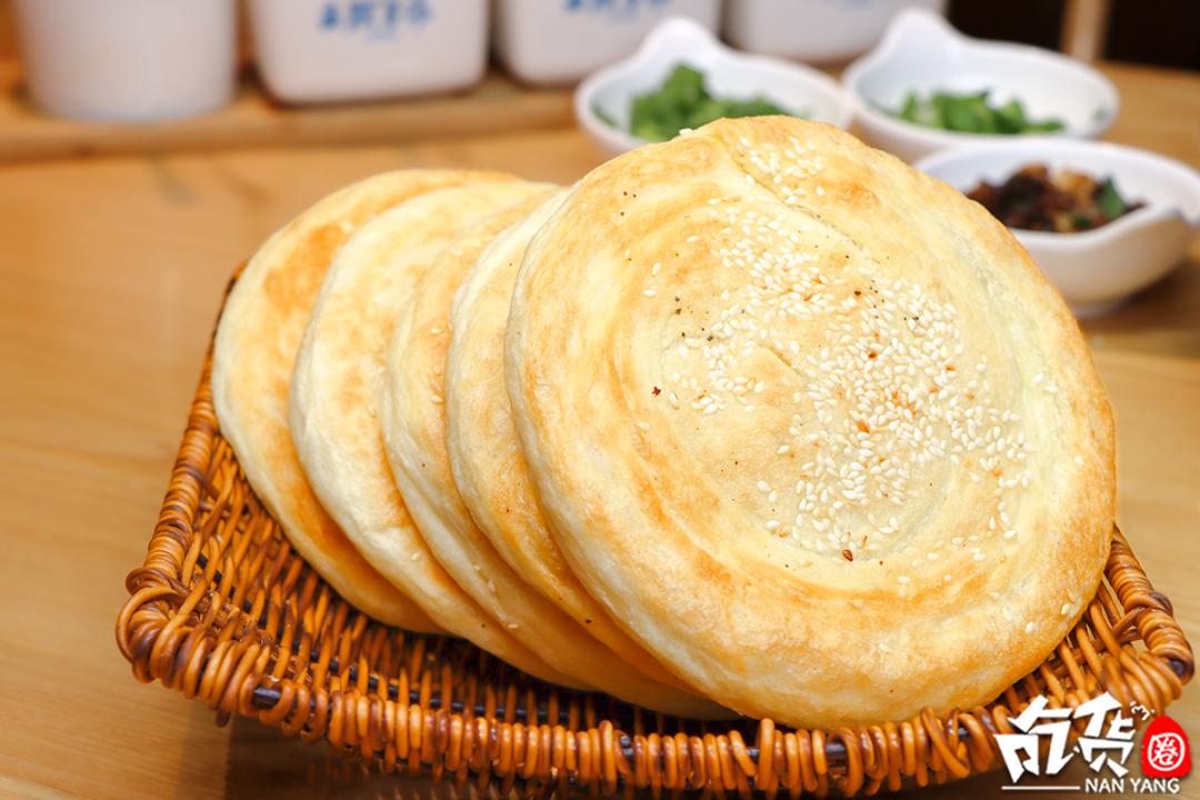 南阳这家羊肉汤，每天卖出200碗！进门先排队，羊肉包子抢着吃