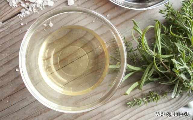 白醋的妙用用醋洗脸可美白肌肤,白醋加盐牙膏洗脸快速美白