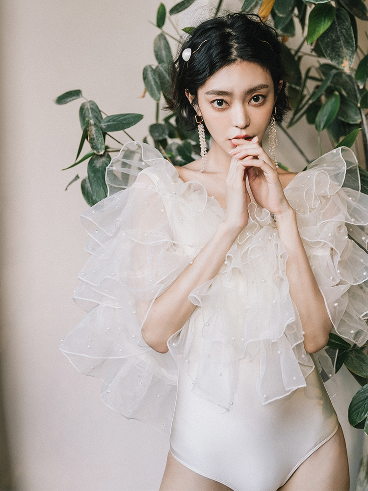 慵懒海边度假穿搭,夏季海边度假享受妩媚风