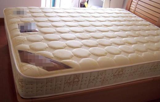 床垫使用久了也会“过期”？经销商：超过这个年限，最好换新的！