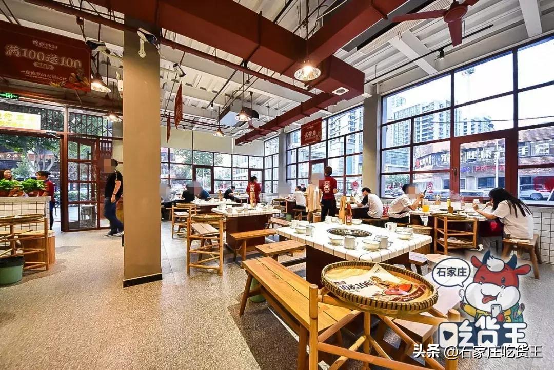 网红“爸爸”终于来了！1分钟就能吃的牛排火锅，连锅底都有肉