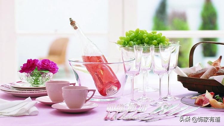 家里适合插鲜花还是假花装饰,客厅装饰用什么鲜花最好