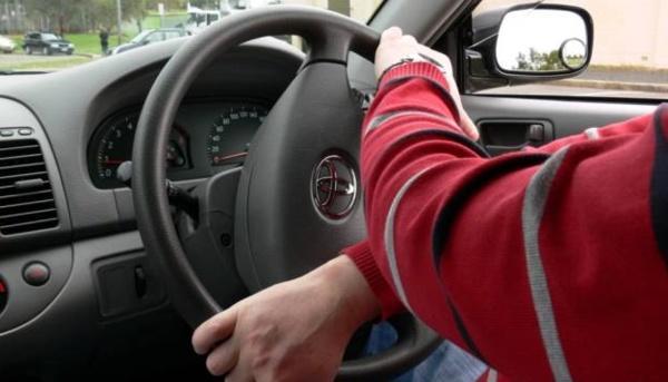 怎样打方向盘不会乱的技巧,如何正确打方向盘别做错了