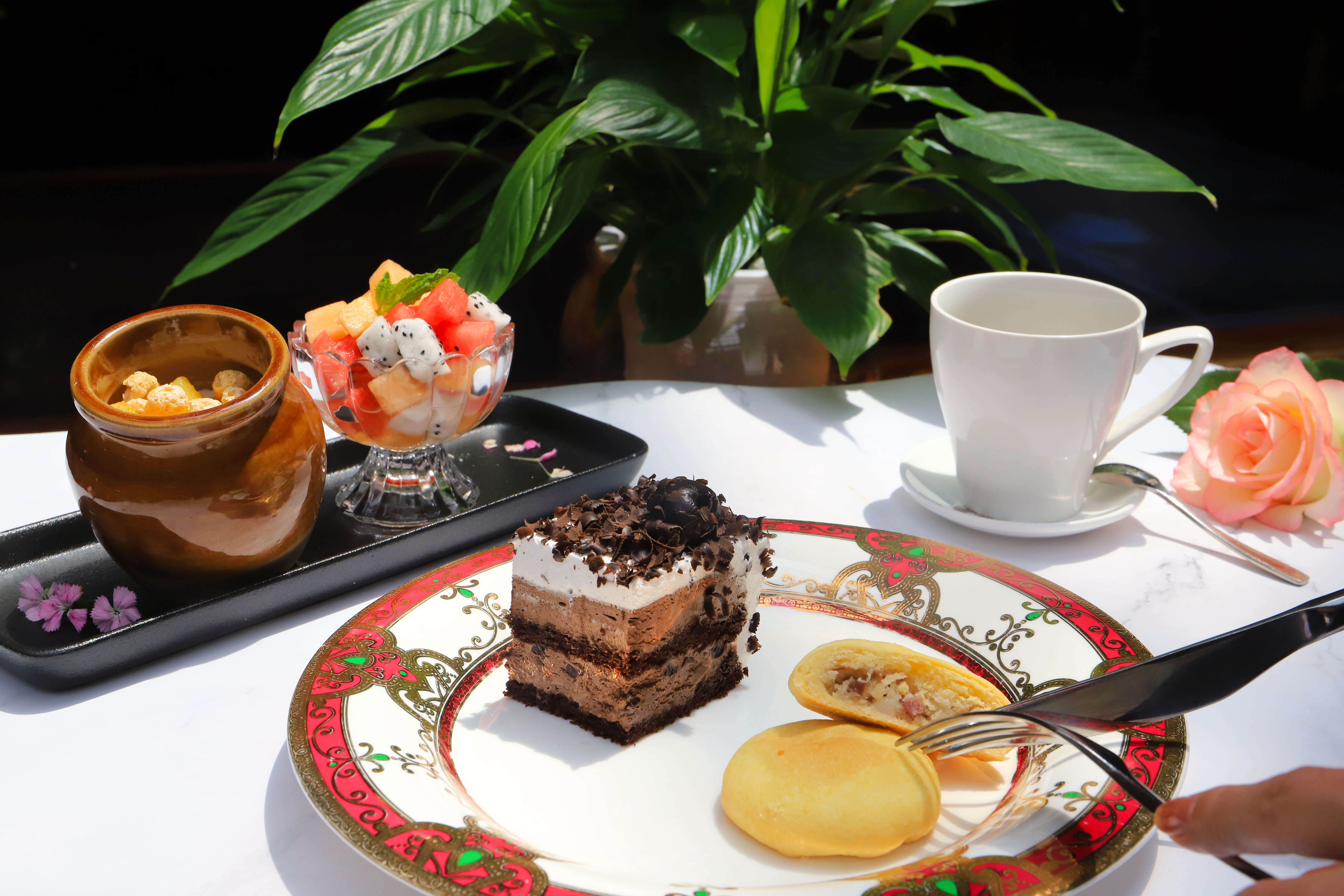 松茸C位的网红下午茶,打卡因美丽传说而诞生的第5颗陨石酒店