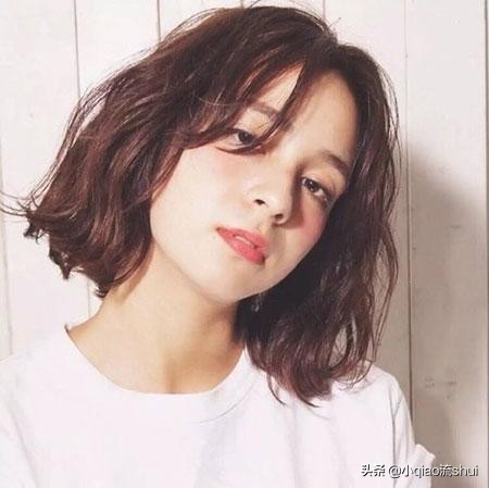 圆脸女锁骨好看还是齐肩发好看,齐肩锁骨发大圆脸适合什么头发