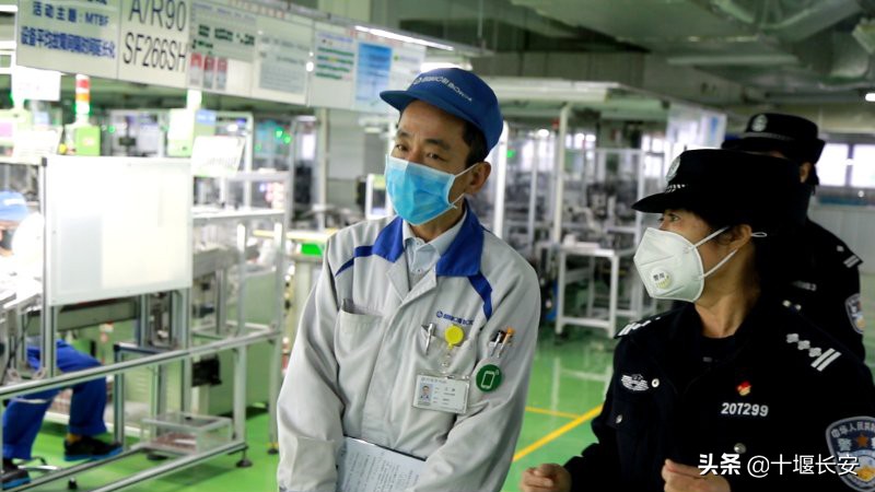 看不清你眼角是否有泪花只知道号令既出使命必达