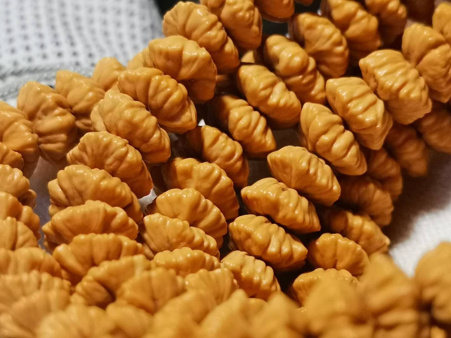 金叶莲花菩提是天然的吗,金叶莲花值得盘玩吗