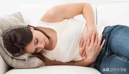 女朋友来大姨妈疼得厉害怎么哄,女生来大姨妈怎么哄女友开心