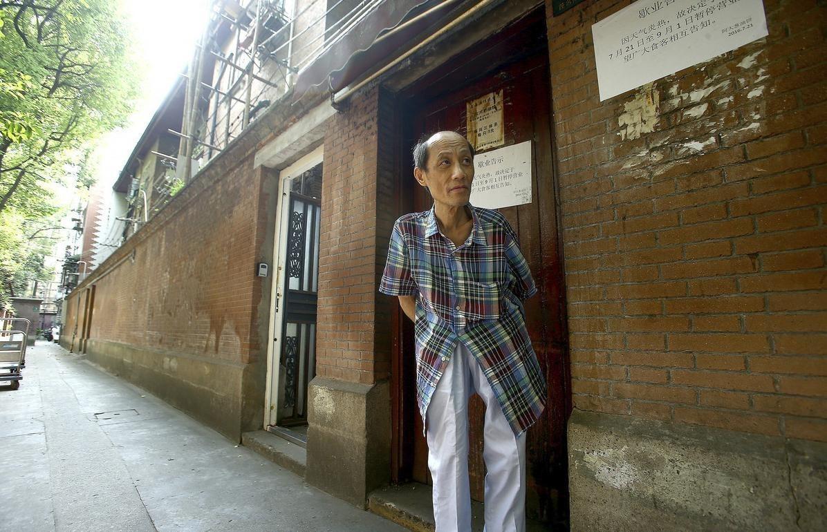 江苏小伙在上海做葱油饼30年,上海最火的葱油饼店