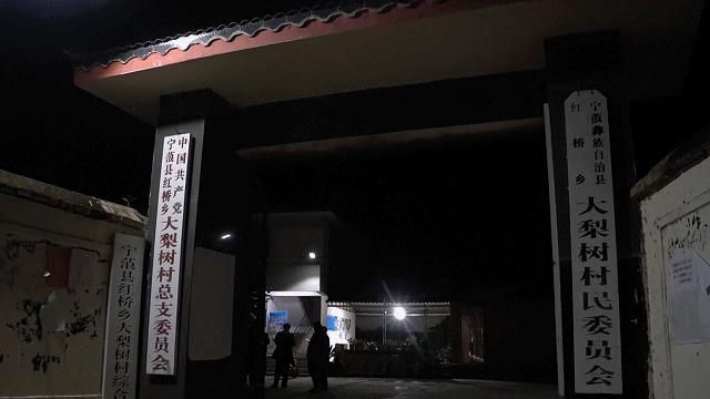 家中的黑脸父亲，村里的笑脸杨哥，这个迷彩大哥原来还会“变脸”