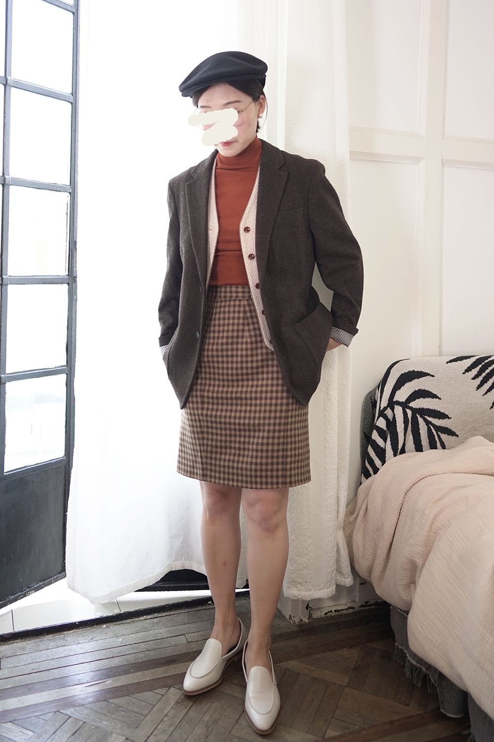 杏色大衣内搭什么颜色毛衣好看,深蓝色大衣内搭什么颜色的毛衣