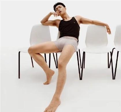 张艺兴半裸出镜遭质疑？CK声明：想说什么就说什么