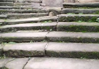 北碚有个老街，曾经是重要的交通码头要道，而今更有江东明珠之喻