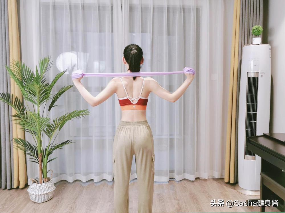 瘦腰两侧赘肉的瘦肩动作,膀大腰圆怎么减背