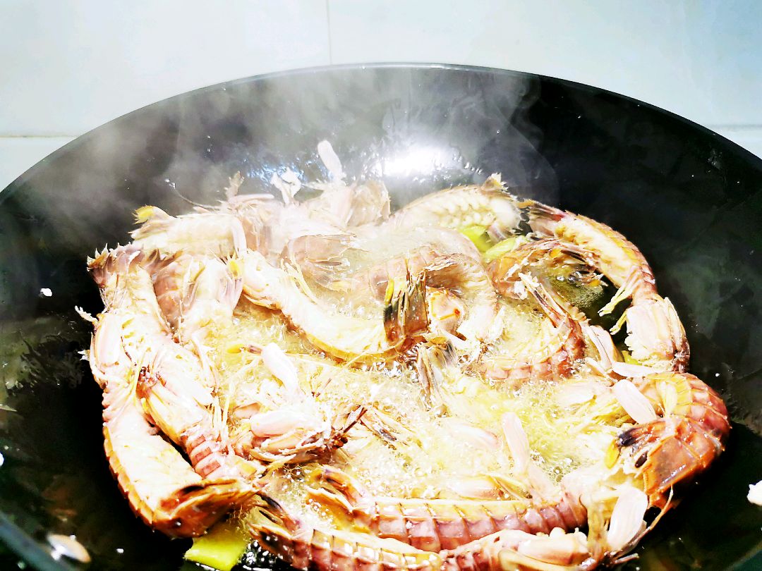 椒盐皮皮虾肉带膏,椒盐皮皮虾鲜香脆爽的做法