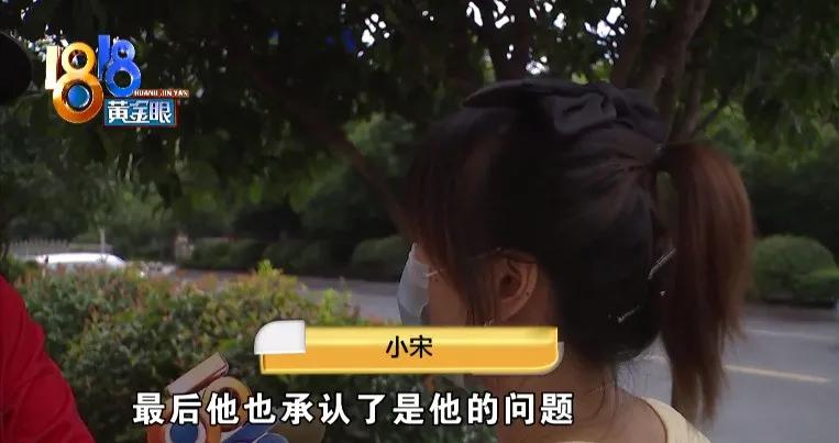 一家三口旅游回来发现自家门锁,一家三口被锁门外