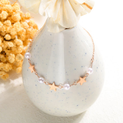 水晶手链配饰夏天必备款,秋冬水晶手链搭配图片