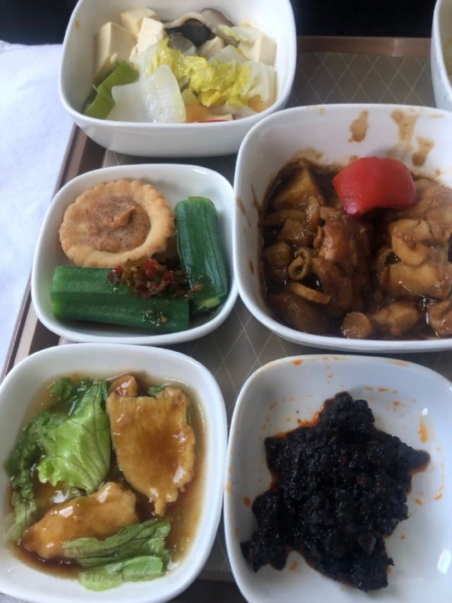 川航飞机餐头等舱一口面,川航飞机餐真的很好吃吗