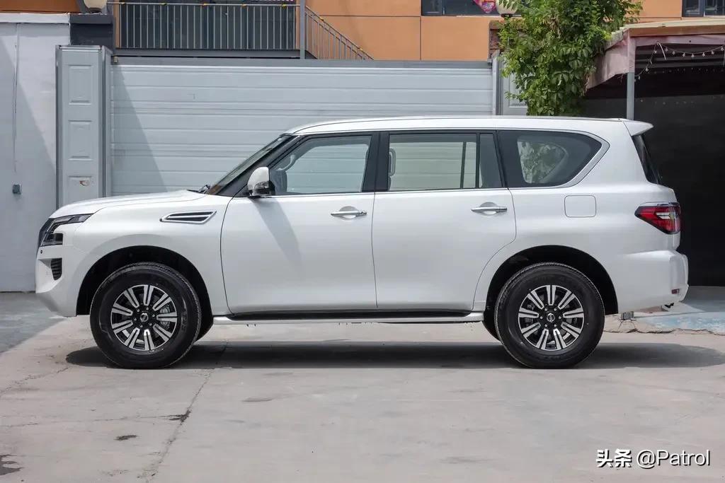 途乐5.6后排空间第二排放倒,途乐2023款阿曼达后排是什么样的