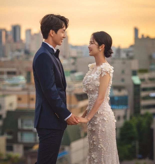 韩国足球明星结婚,韩国女星结婚证