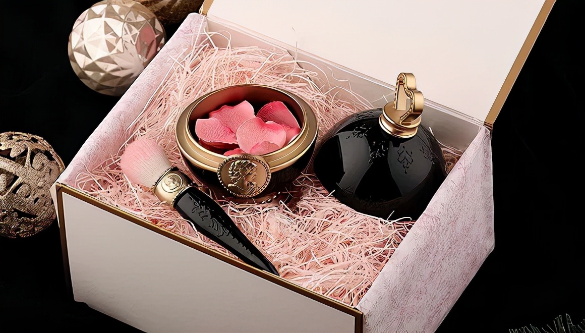 Forever21母公司估值达127亿美元;UR广晟旗舰店年销售额突破亿元