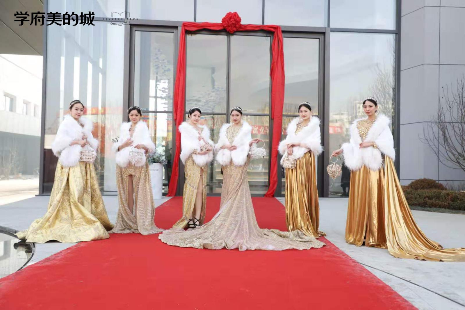 近千人围拥!学府美的城营销中心,盛启智慧生活尊荣