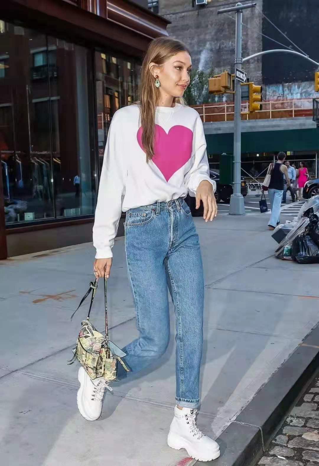 早秋新款女短马丁靴减龄时尚洋气,这个秋天必须得有的马丁靴