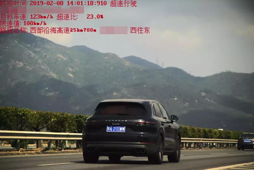 返程高速车流,返程大军挤爆沪渝高速